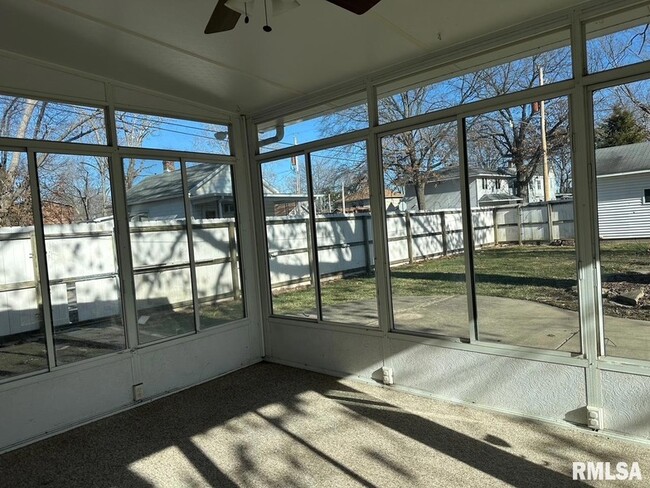 Building Photo - 146 N State St