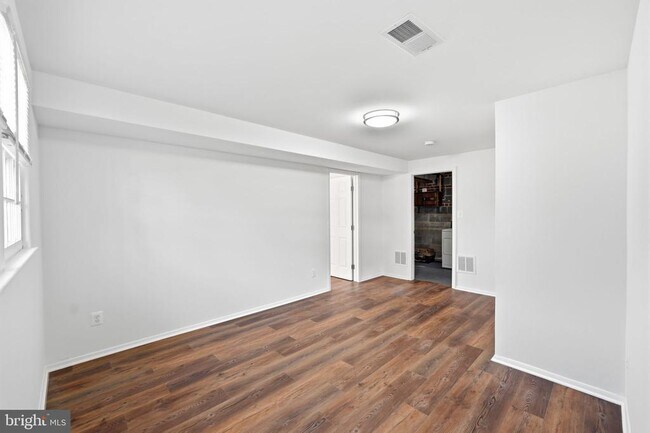 Building Photo - 8009 Gosport Ln
