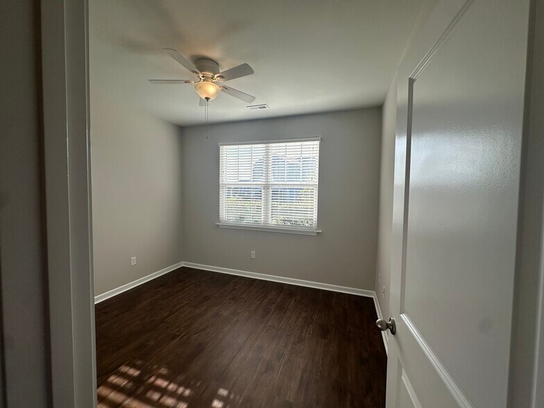 Building Photo - 8170 E Highcroft Dr NE