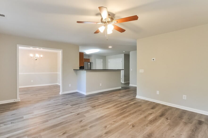 Building Photo - 1303 Cricket Ridge Dr