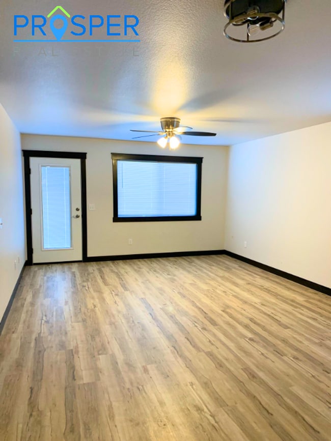 Building Photo - TH341X