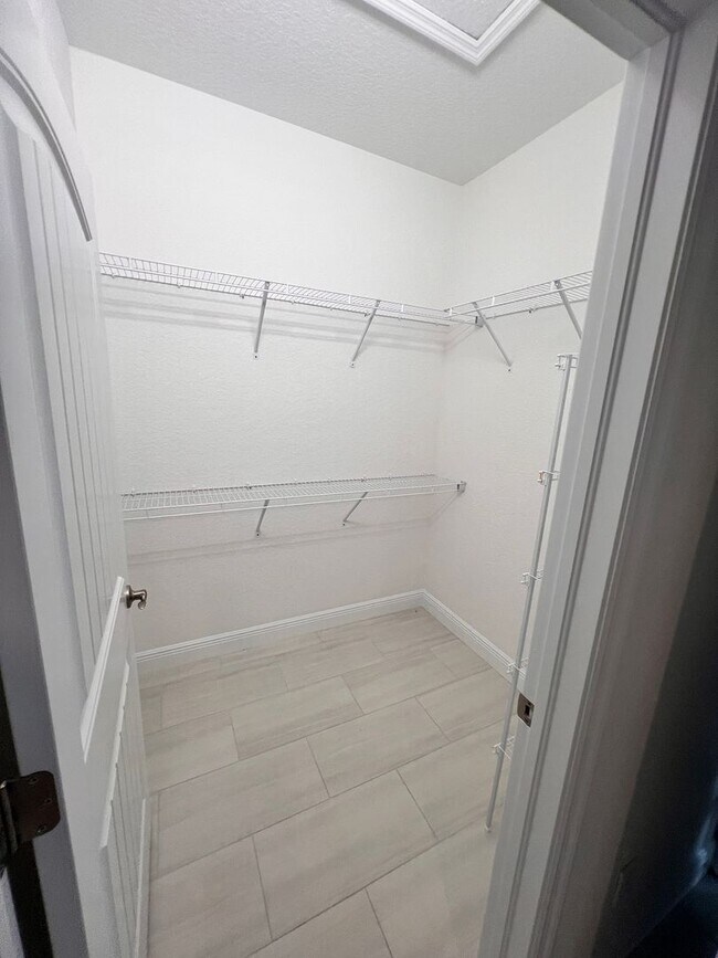 Building Photo - Almost New 2023 Built 3/2 in Convenient Pu...