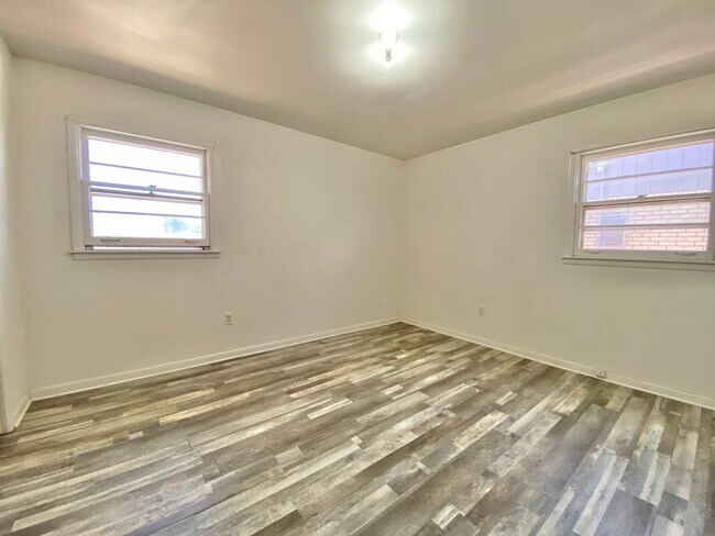 Building Photo - Pre lease option - available 6/10/2026