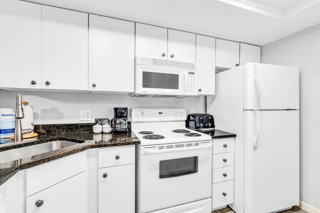 Building Photo - 600 Neapolitan Way