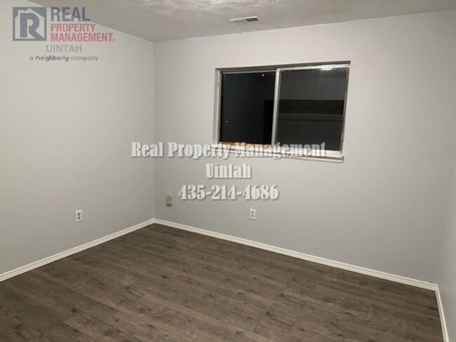 Building Photo - Cute 1-to-2-bedroom apartment