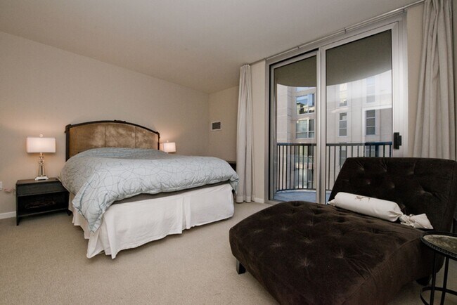 Building Photo - 680