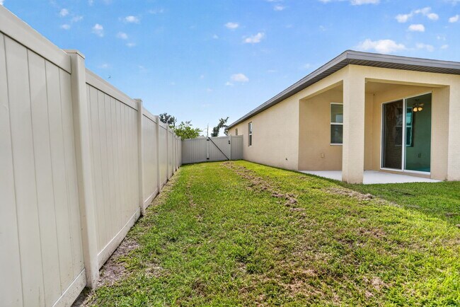 Building Photo - 6170 Dolostone Dr