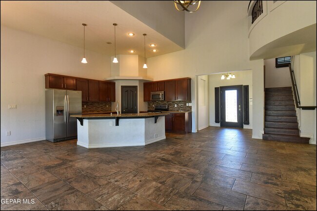 Building Photo - 5649 Valley Maple Dr