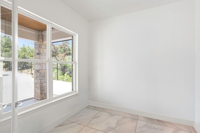 Building Photo - 14430 Tuscola Cir
