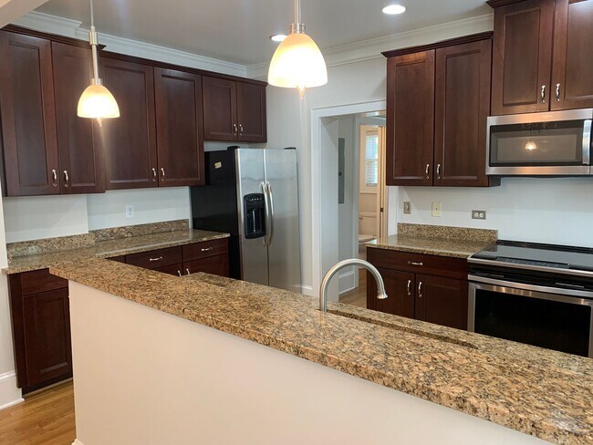 Building Photo - Beautiful Two Story Duplex in Historic Dilworth!