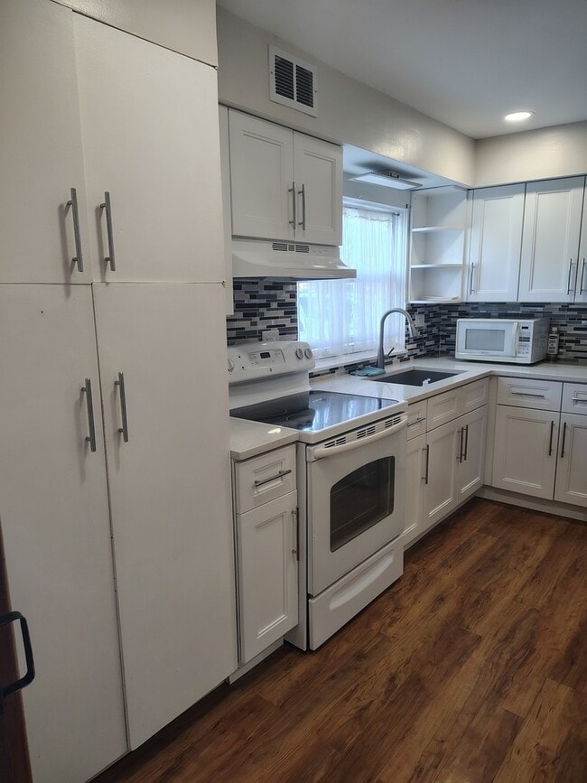Building Photo - 4109 W 63rd St