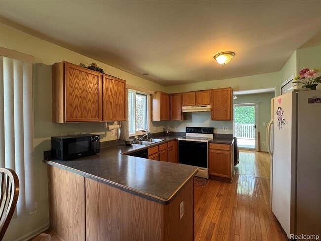 Building Photo - 40342 Riverbend Dr