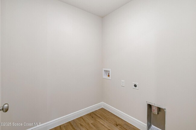 Building Photo - 177 Hidden Woods Pl