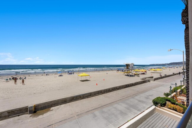 Building Photo - 3687 Ocean Front Walk