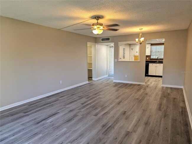 Building Photo - 701 Russell Ln