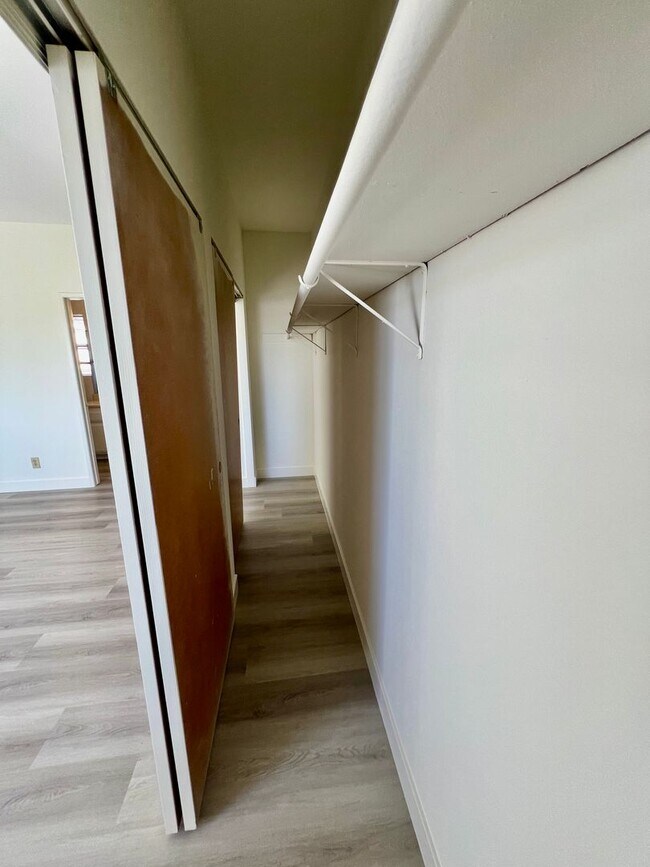 Building Photo - 702 Jay Cir