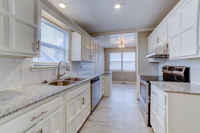 Building Photo - 3 Bed | 2 Bath | Tulsa | 1,511 SQFT