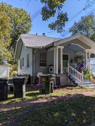 Building Photo - Charming 2-Bedroom House with Front Porch ...