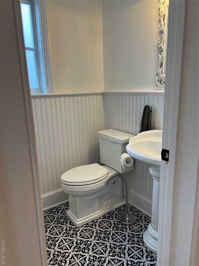 Building Photo - 237 6th St