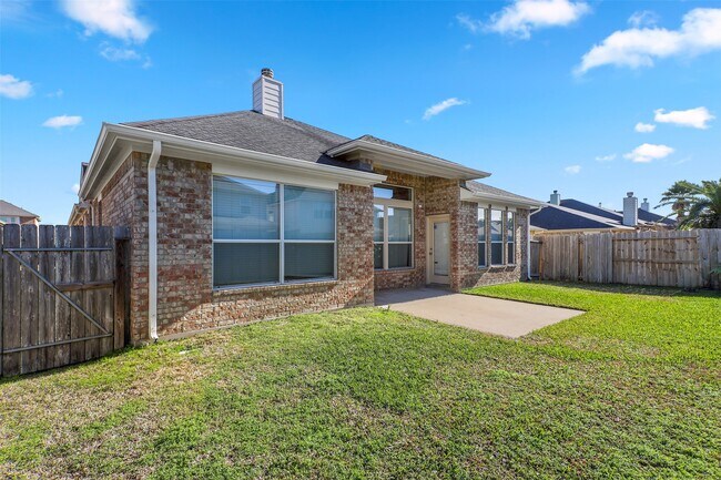 Building Photo - 5026 Gulf Stream Ln
