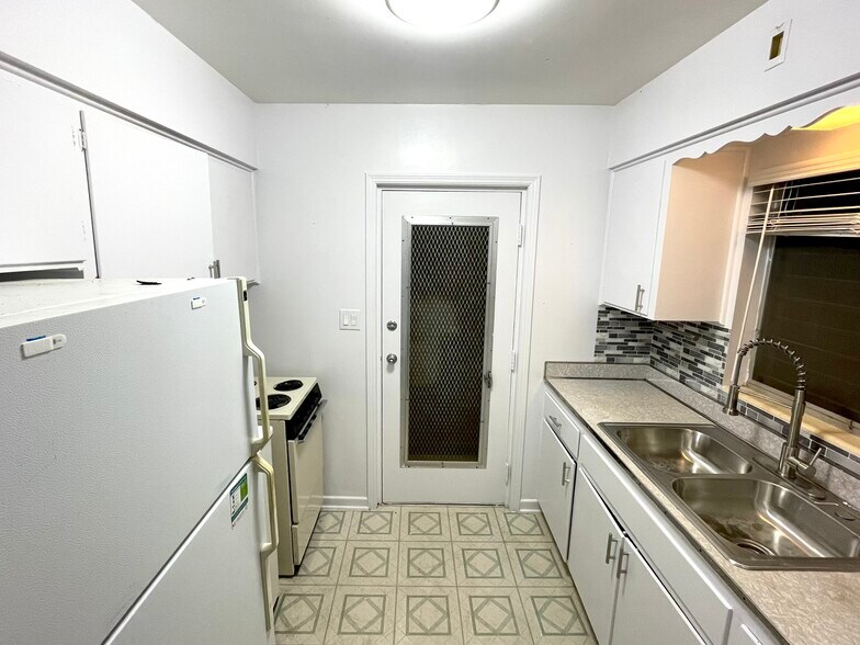 Building Photo - 129 Masterpiece Rd
