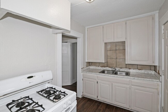 Building Photo - 1506 SW 11th Ave