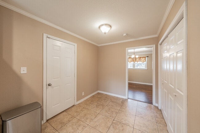 Building Photo - 6817 Fortune Rd