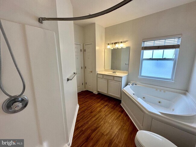 Building Photo - 3902 Fullerton Ct