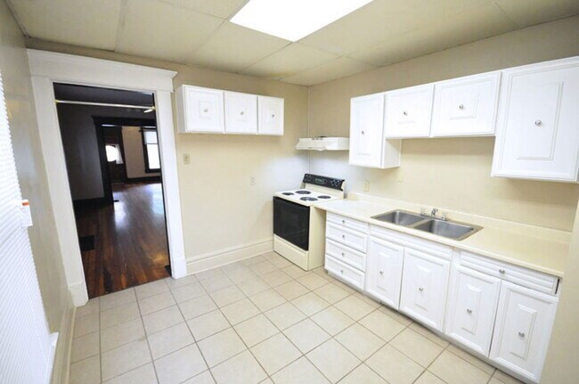 Building Photo - 25 E Blake Ave