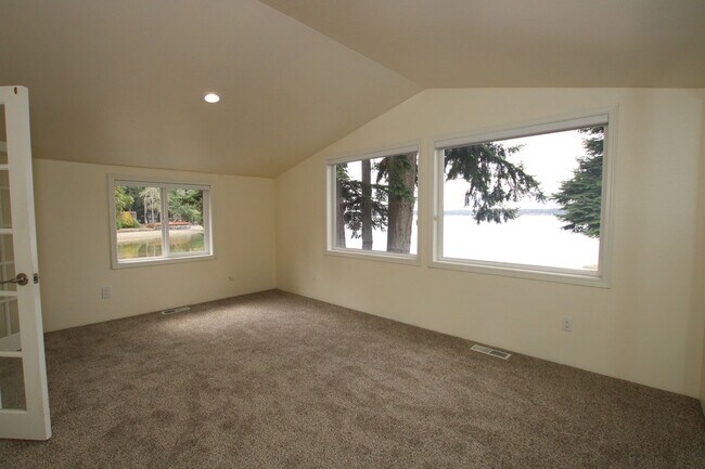 Building Photo - 2 Bedroom Waterfront Home In Gig Harbor