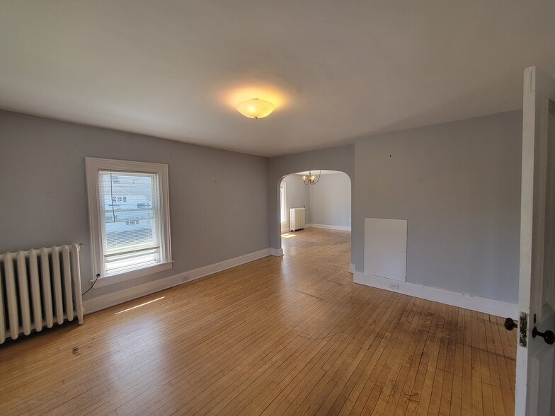 Building Photo - 49 Cumberland Ave