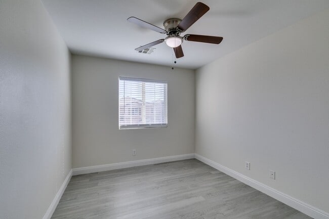 Building Photo - SOUTH WEST 3 BEDROOM UPDATED HOME WITH BALCONY