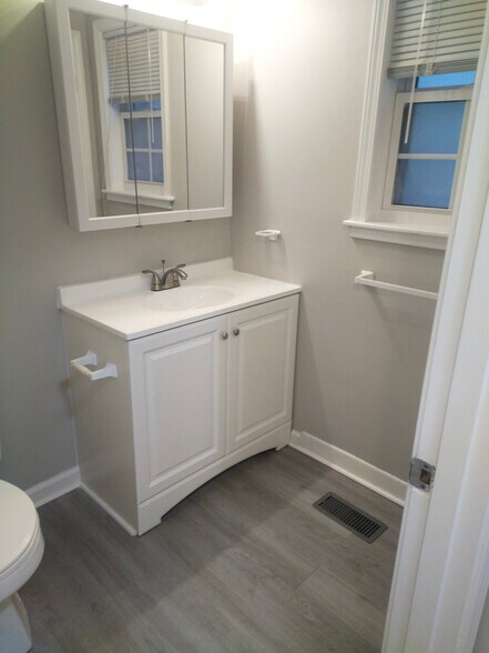 Building Photo - 2201 Alta Ave