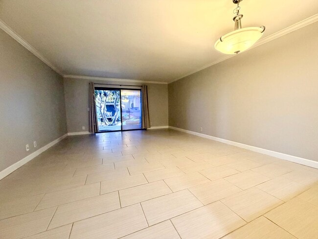 Building Photo - Charming 1 Bedroom, 1 bath condo in the heart of Irvine