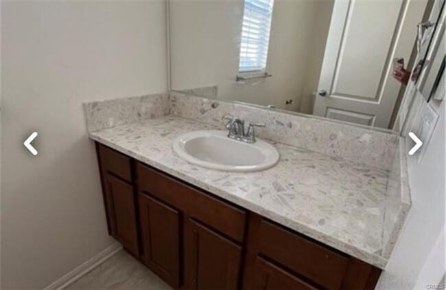 Building Photo - Charming Cul-De-Sac Home with Dual Primary...