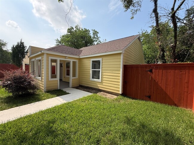 Building Photo - 4843 Culmore Dr