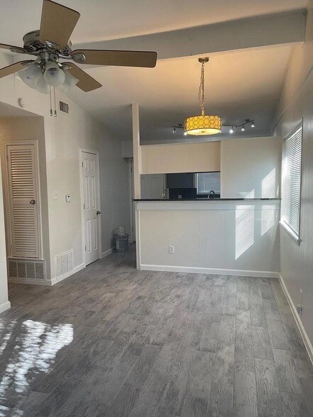 Building Photo - 2213 Lanier Dr