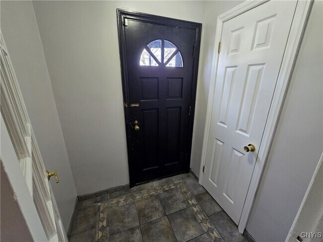 Building Photo - 532 Orwood Pl