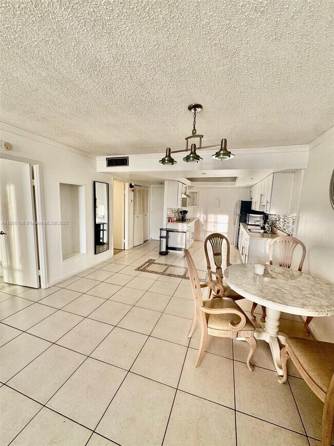 Building Photo - 1351 NE Miami Gardens Dr
