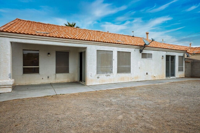 Building Photo - "Charming 3-Bedroom Oasis on Akamine Ave – Spacious 1702 Sq. Ft. with 2 Full Baths!"