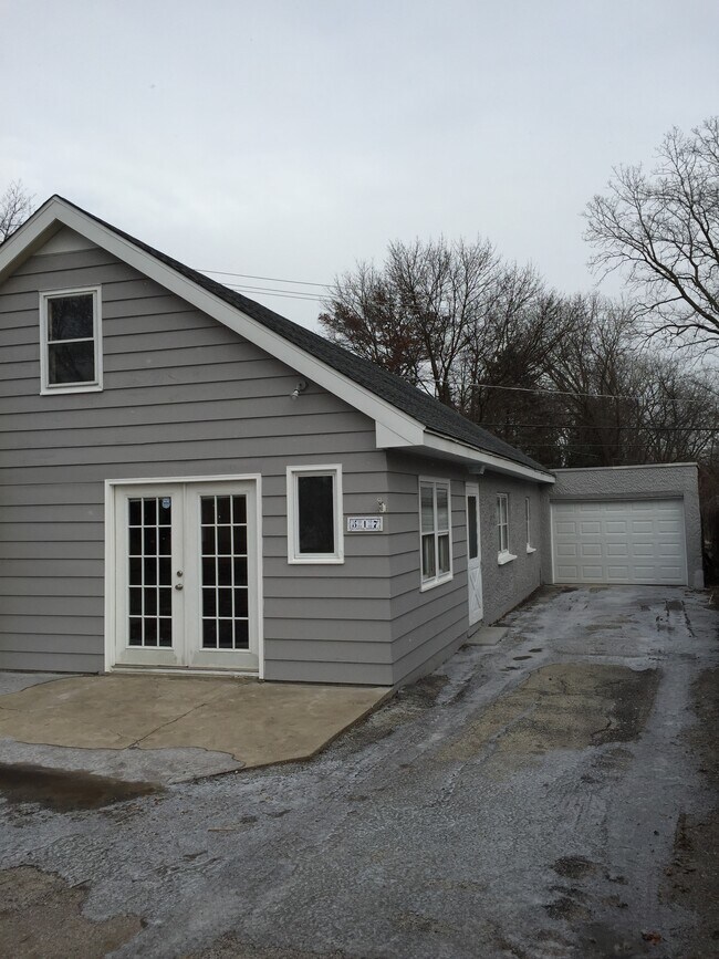Building Photo - 517 Waukegan Rd