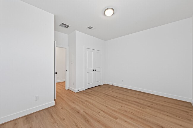 Building Photo - 7802 Longhorn Ballroom Dr