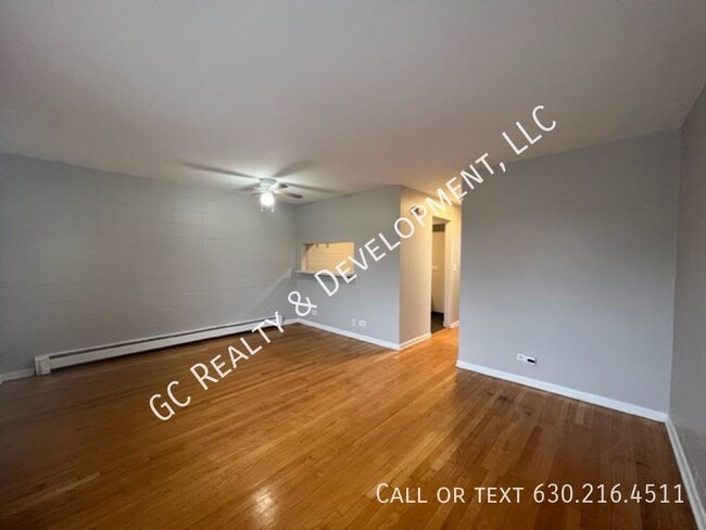 Building Photo - ***CRYSTAL LAKE / 1BRM- 1BTH / RESIDENT PA...