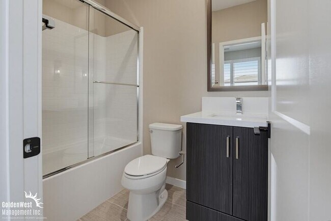 Building Photo - Modern and Stylish 2Bdm 2.5Ba Home in the Civita Community of Mission Valley!