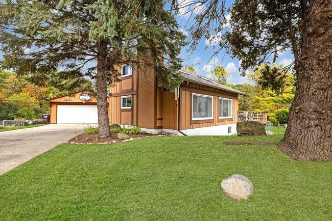 Building Photo - 4400 Valley Rd