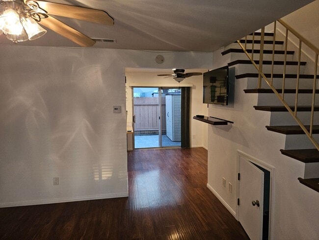 Primary Photo - Remodeled 2bedroom 1.5 Bath Townhouse