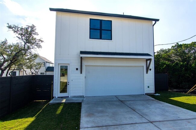 Building Photo - 2804 Lawrence Dr