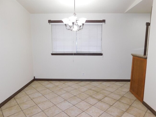 Building Photo - 4813 Woodview Dr
