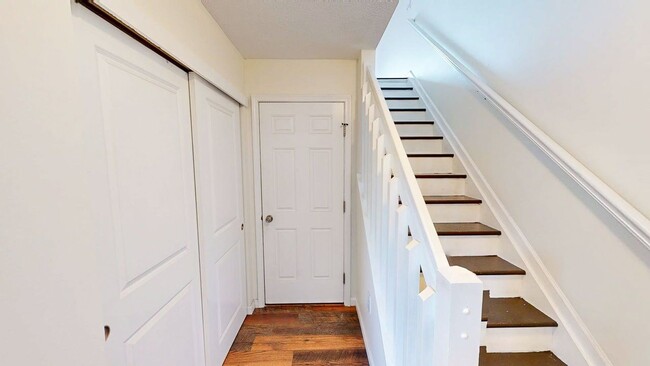 Building Photo - 5288 Royal Arch Cascade Dr