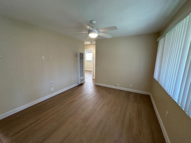 Building Photo - Single family 2 bedroom 1 bath, washer/dryer in unit